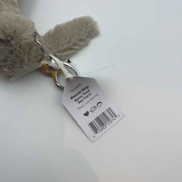 BNWT NEW JellyCat Plush Rabbit Blossom Beige Bunny petal Bag Charm 2025 keychain - Picture 6 of 9